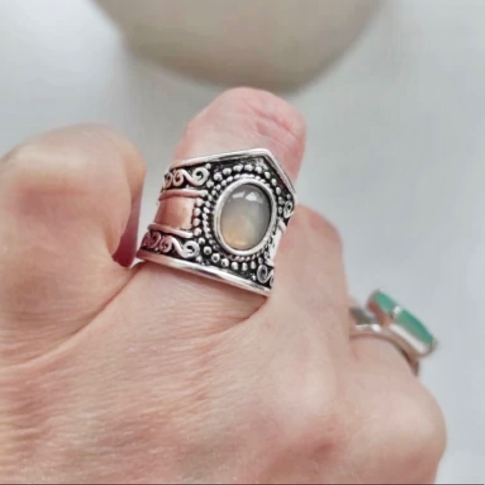 🐚 BOHO Vintage Styled Carved Opal Silver Ring 🐚 - Picture 8 of 8
